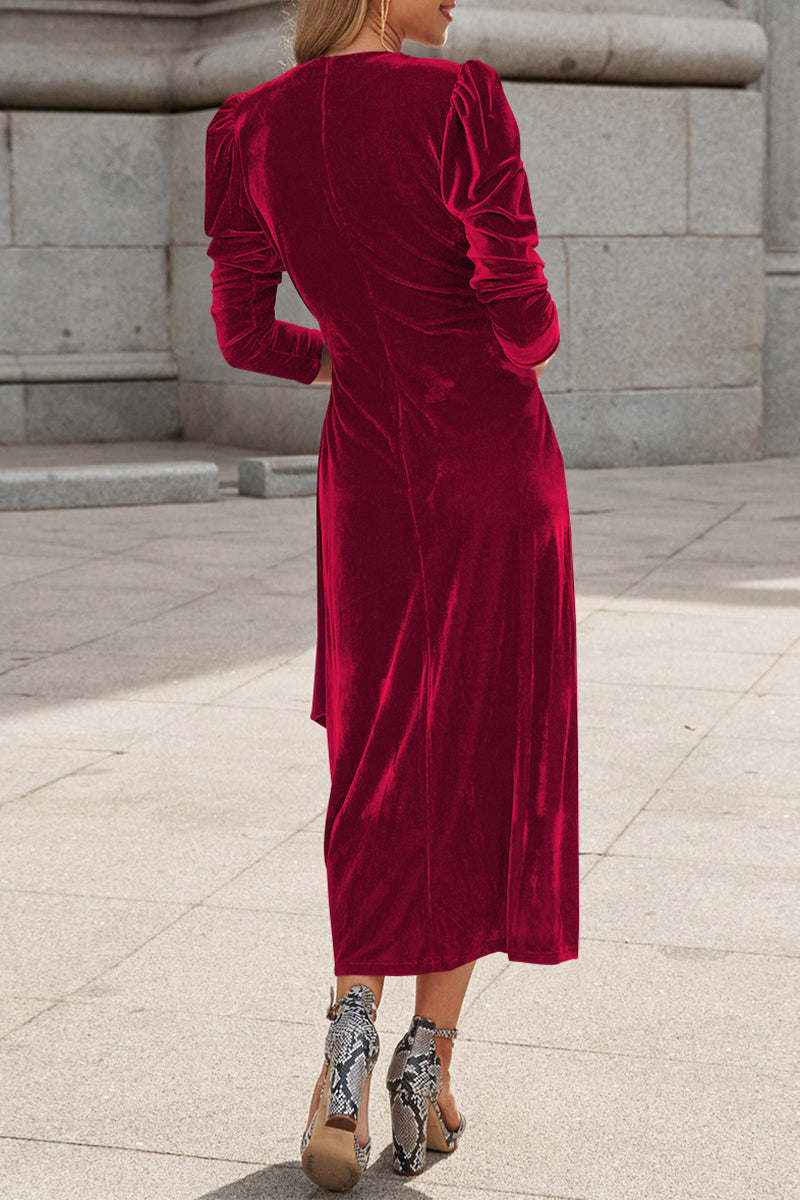 Beautifully Finished Dress in a Timeless Design