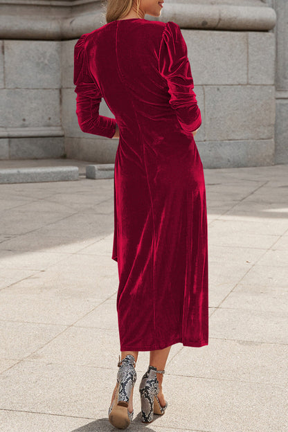 Beautifully Finished Dress in a Timeless Design