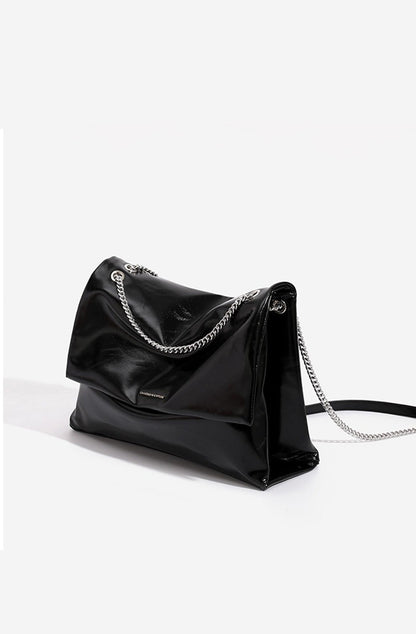 Gracefully Styled Bag for Any Occasion