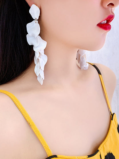 Well Tailored Garment with a Graceful Silhouette