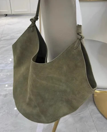 Gracefully Styled Bag for Any Occasion