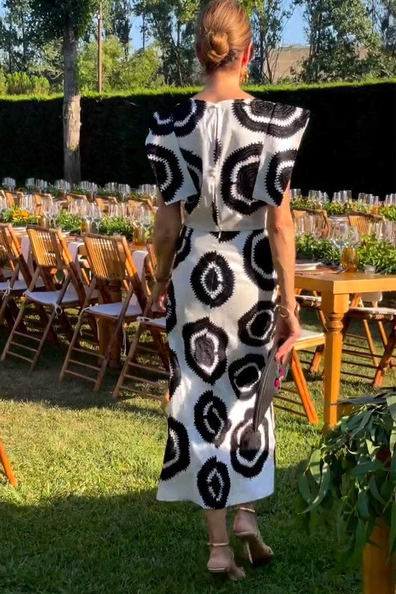 Beautifully Finished Top in a Timeless Design