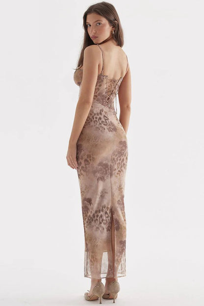 Well Tailored Garment with a Graceful Silhouette