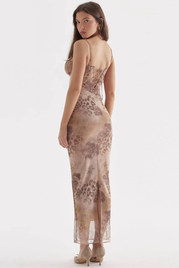 Well Tailored Garment with a Graceful Silhouette