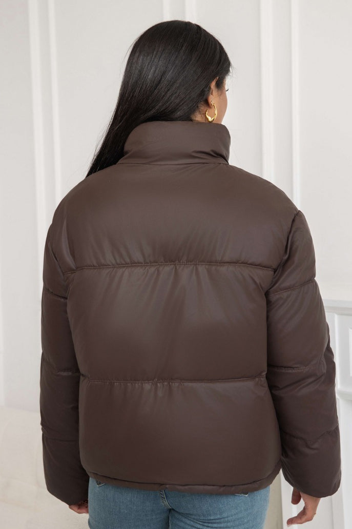 Effortlessly Elegant Jacket with a Timeless Design