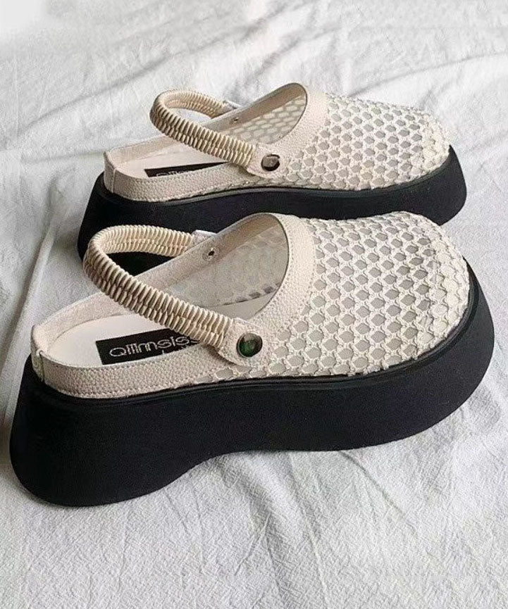 Effortlessly Elegant Sandals with a Timeless Design
