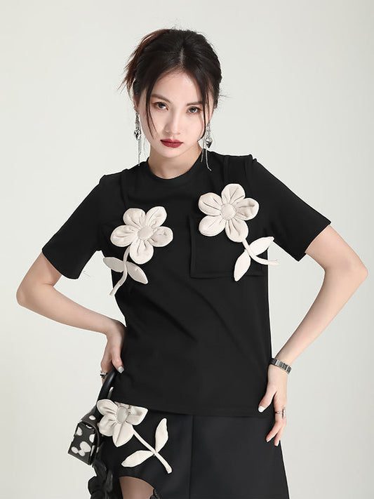 Well Tailored T-Shirt with a Graceful Silhouette