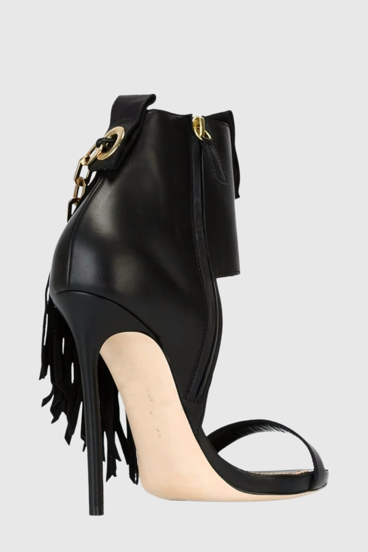 Effortlessly Elegant Sandals with a Timeless Design
