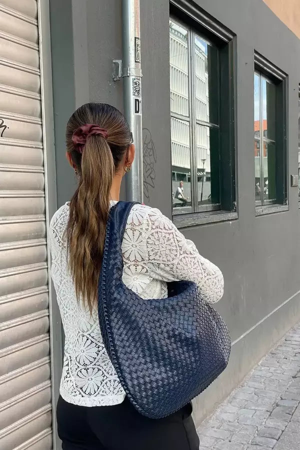 Beautifully Finished Bag in a Timeless Design