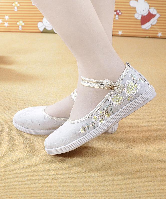 Effortlessly Elegant Shoes with a Timeless Design