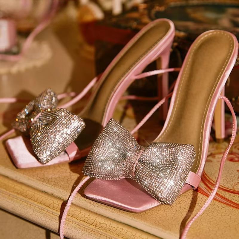Well Tailored Sandals with a Graceful Silhouette