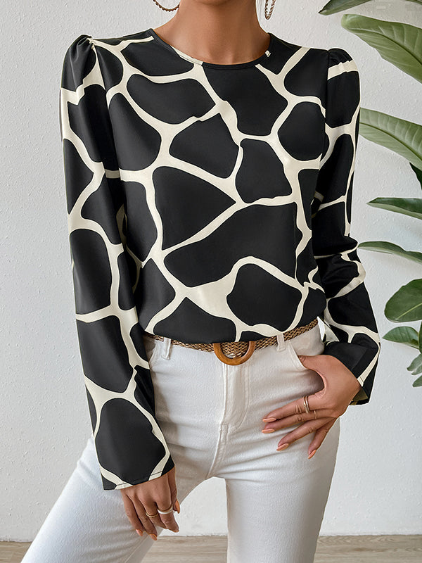 Effortlessly Elegant T-Shirt with a Timeless Design