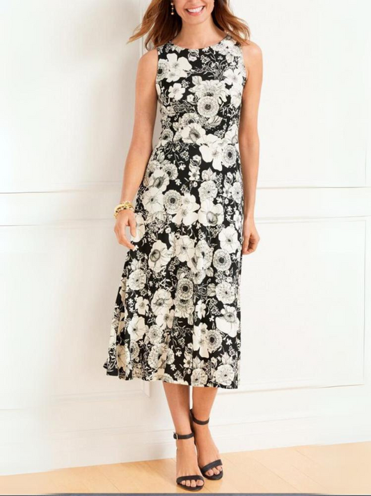 Sophisticated Dress with a Clean Classic Look
