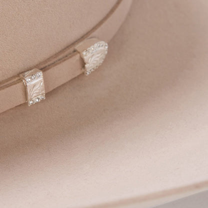 Effortlessly Elegant Garment with a Timeless Design