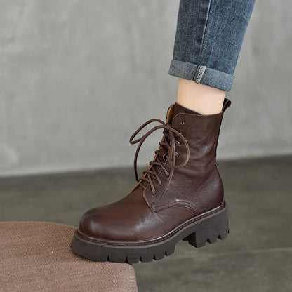 Well Tailored Boots with a Graceful Silhouette