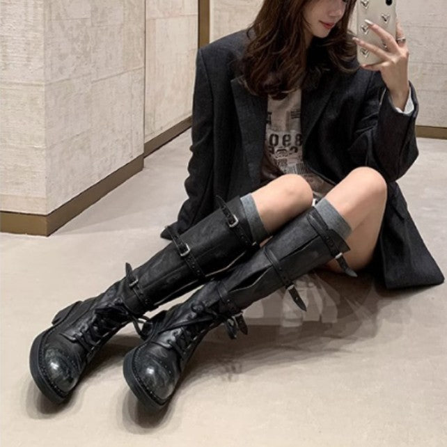 Effortlessly Elegant Boots with a Timeless Design
