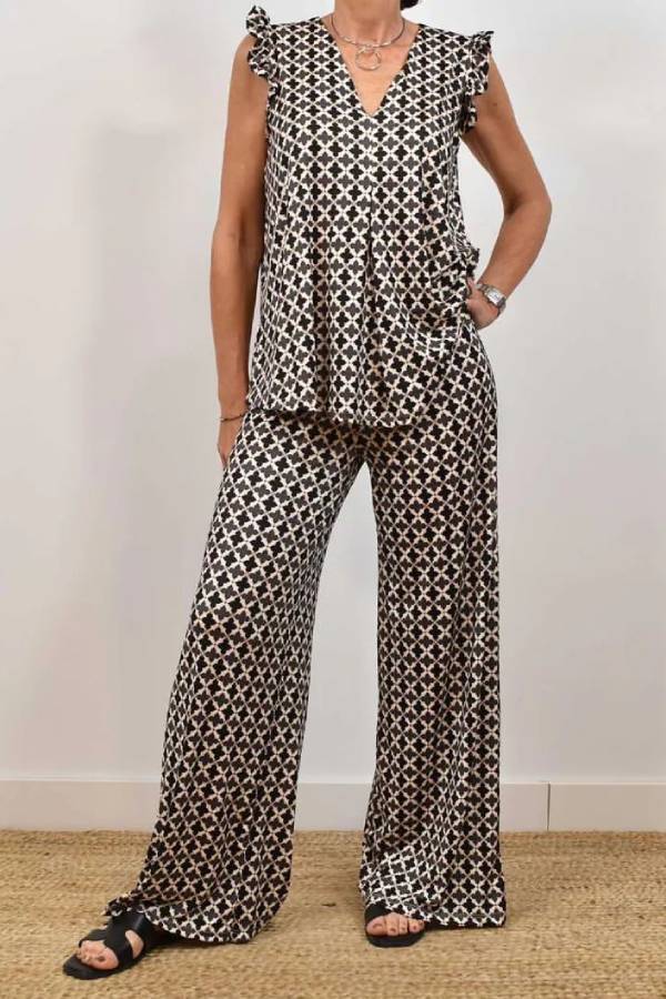 Well Tailored Garment with a Graceful Silhouette