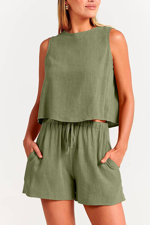Well Tailored Top with a Graceful Silhouette