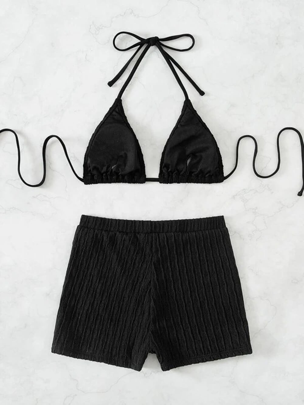 Effortlessly Elegant Bikini with a Timeless Design