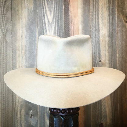 Effortlessly Elegant Garment with a Timeless Design