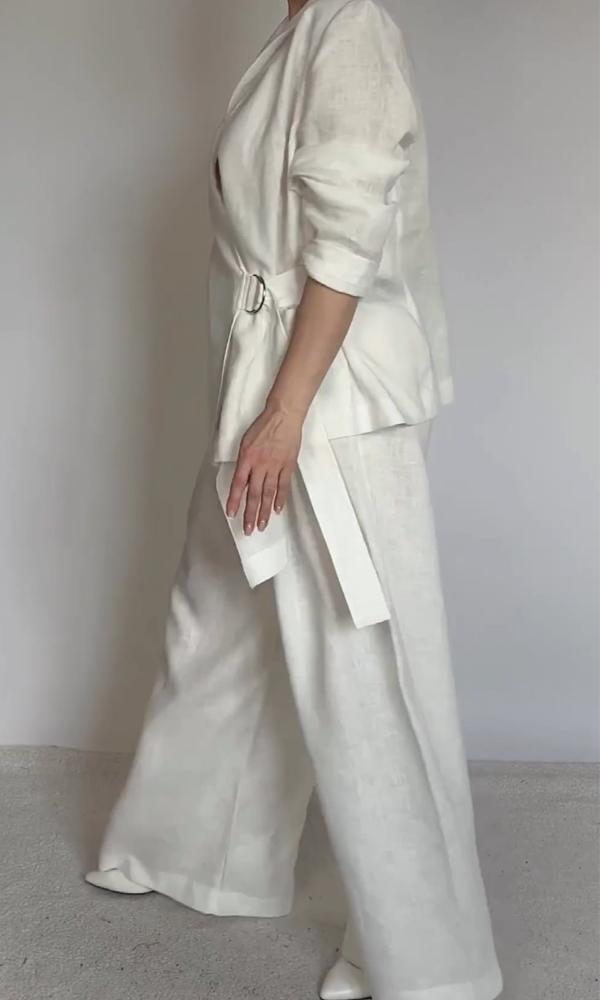 Sophisticated Blouse with a Clean Classic Look
