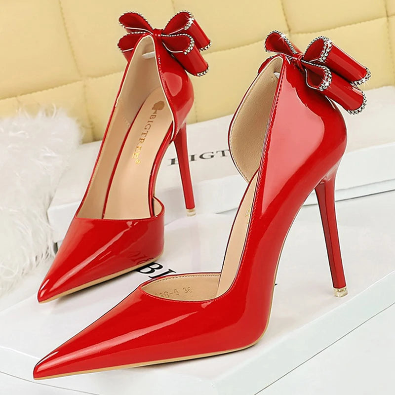 A Vintage Style Heels with Delicate Timeless Details