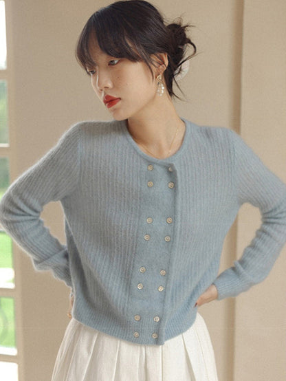 Effortlessly Elegant Cardigan with a Timeless Design