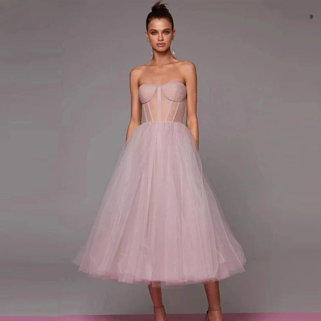 Effortlessly Elegant Dress with a Timeless Design