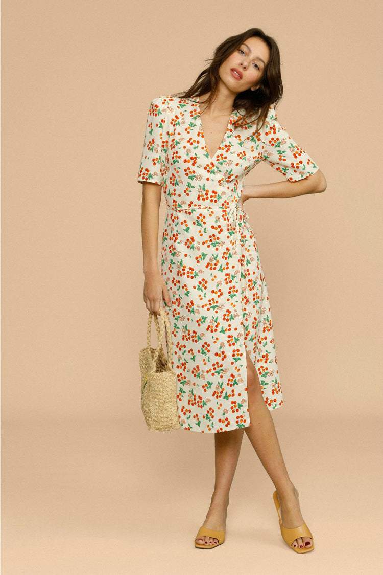 Effortlessly Elegant Dress with a Timeless Design