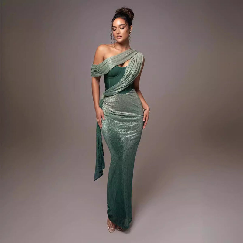 Well Tailored Dress with a Graceful Silhouette