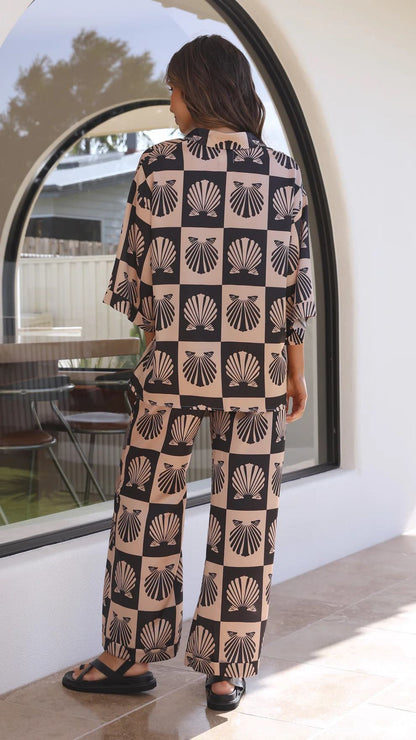 Sophisticated Pants with a Clean Classic Look