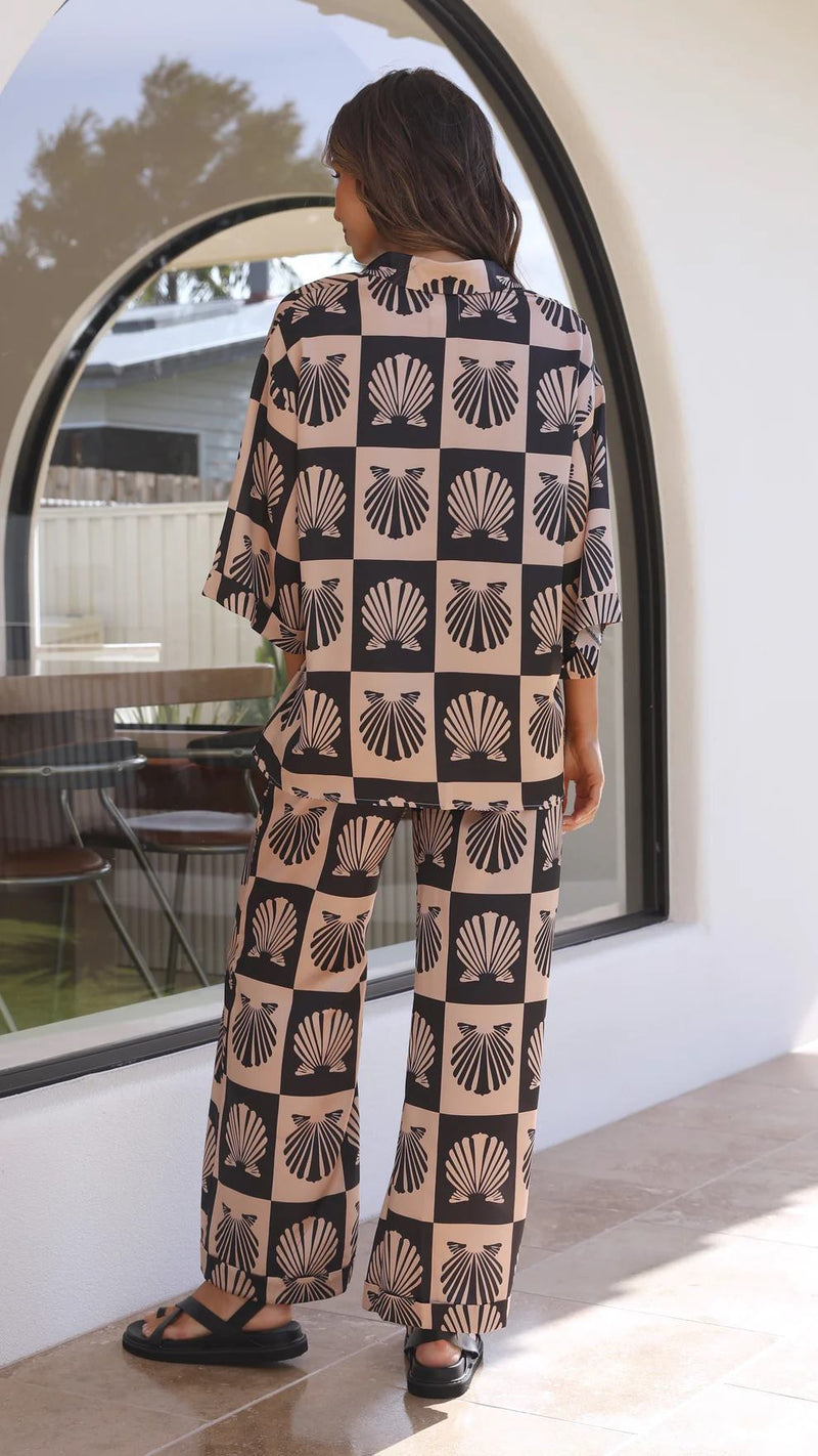 Beautifully Finished Pants in a Timeless Design