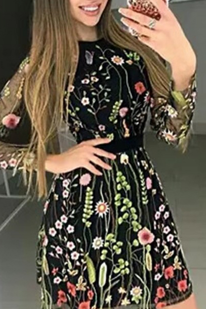 Classic Vintage Dress with a Flattering Fit