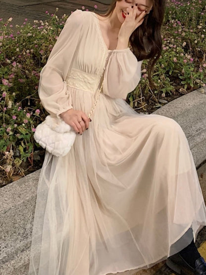 Classic Vintage Dress with a Flattering Fit