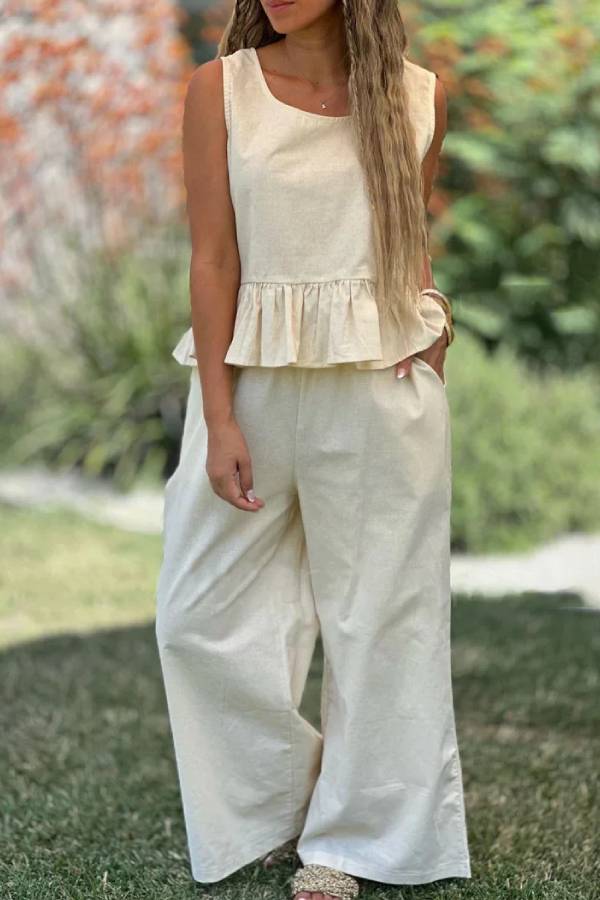 Effortlessly Elegant Pants with a Timeless Design