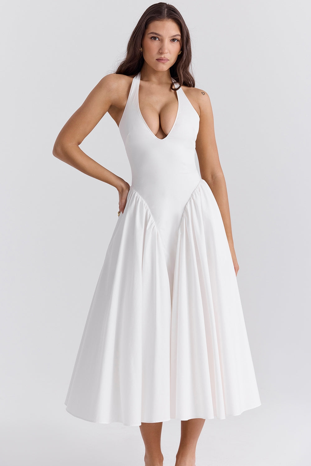 Beautifully Finished Dress in a Timeless Design