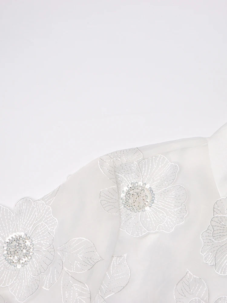 Effortlessly Elegant Blouse with a Timeless Design