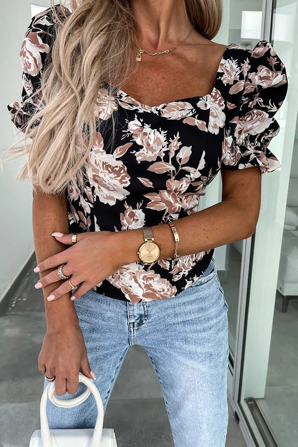Well Tailored Top with a Graceful Silhouette