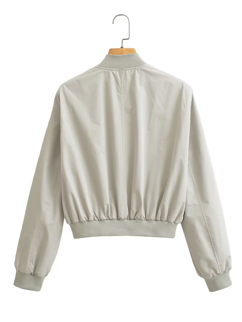 Effortlessly Elegant Jacket with a Timeless Design