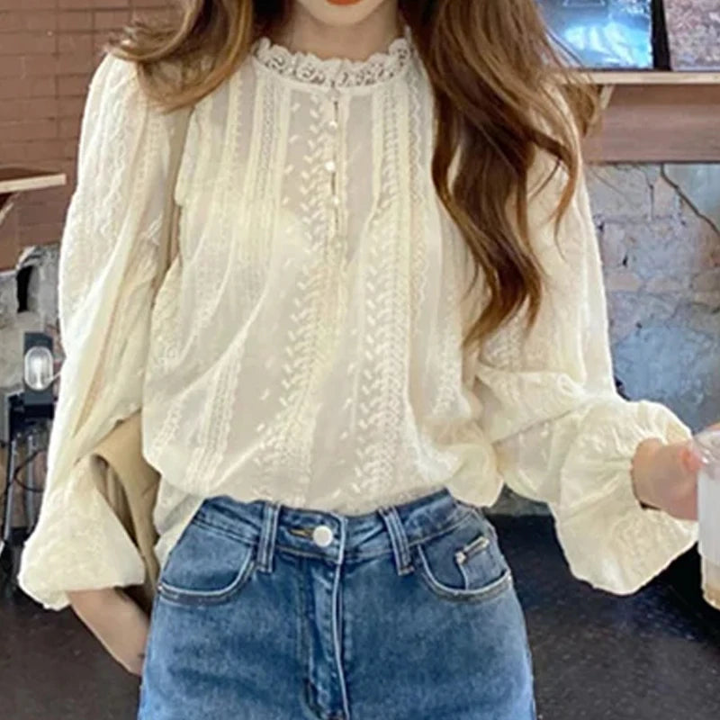 Well Tailored Blouse with a Graceful Silhouette