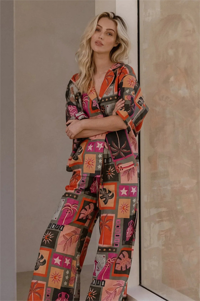 Effortlessly Elegant Pants with a Timeless Design