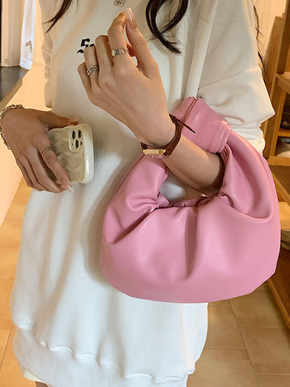 Well Tailored Bag with a Graceful Silhouette