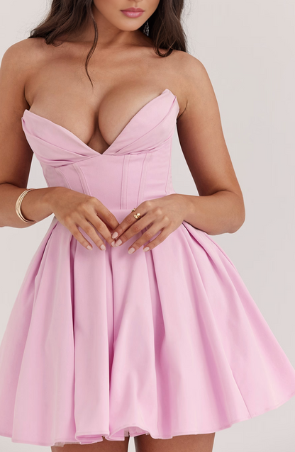 Classic Vintage & Enduringly Stylish Dress