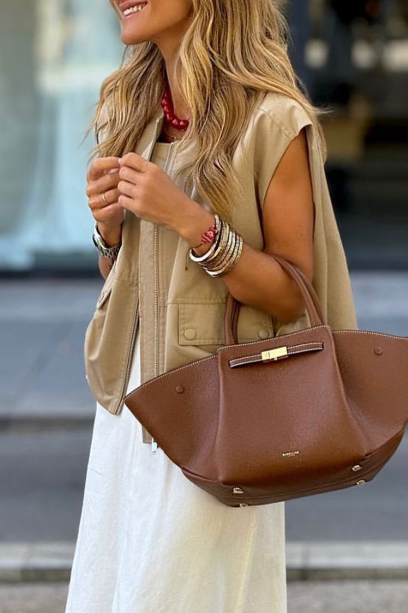 Effortlessly Elegant Coat with a Timeless Design
