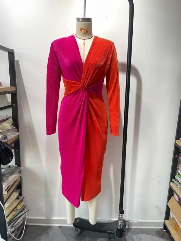 Beautifully Finished Dress in a Timeless Design