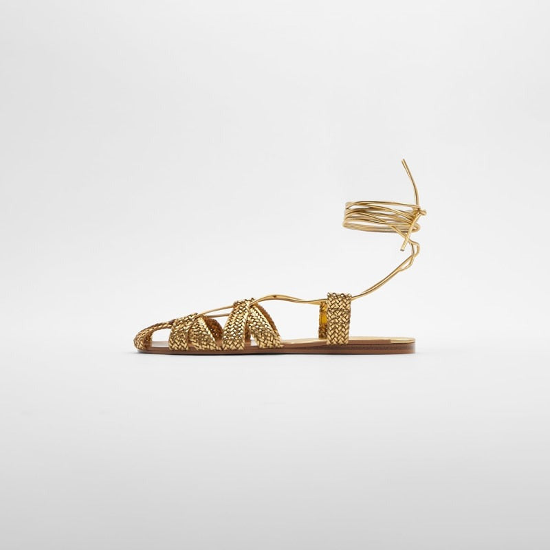 Effortlessly Elegant Garment with a Timeless Design
