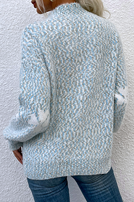 Well Tailored Sweater with a Graceful Silhouette