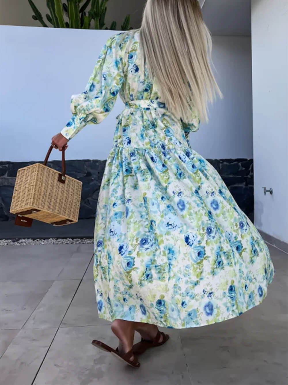 Beautifully Finished Dress in a Timeless Design