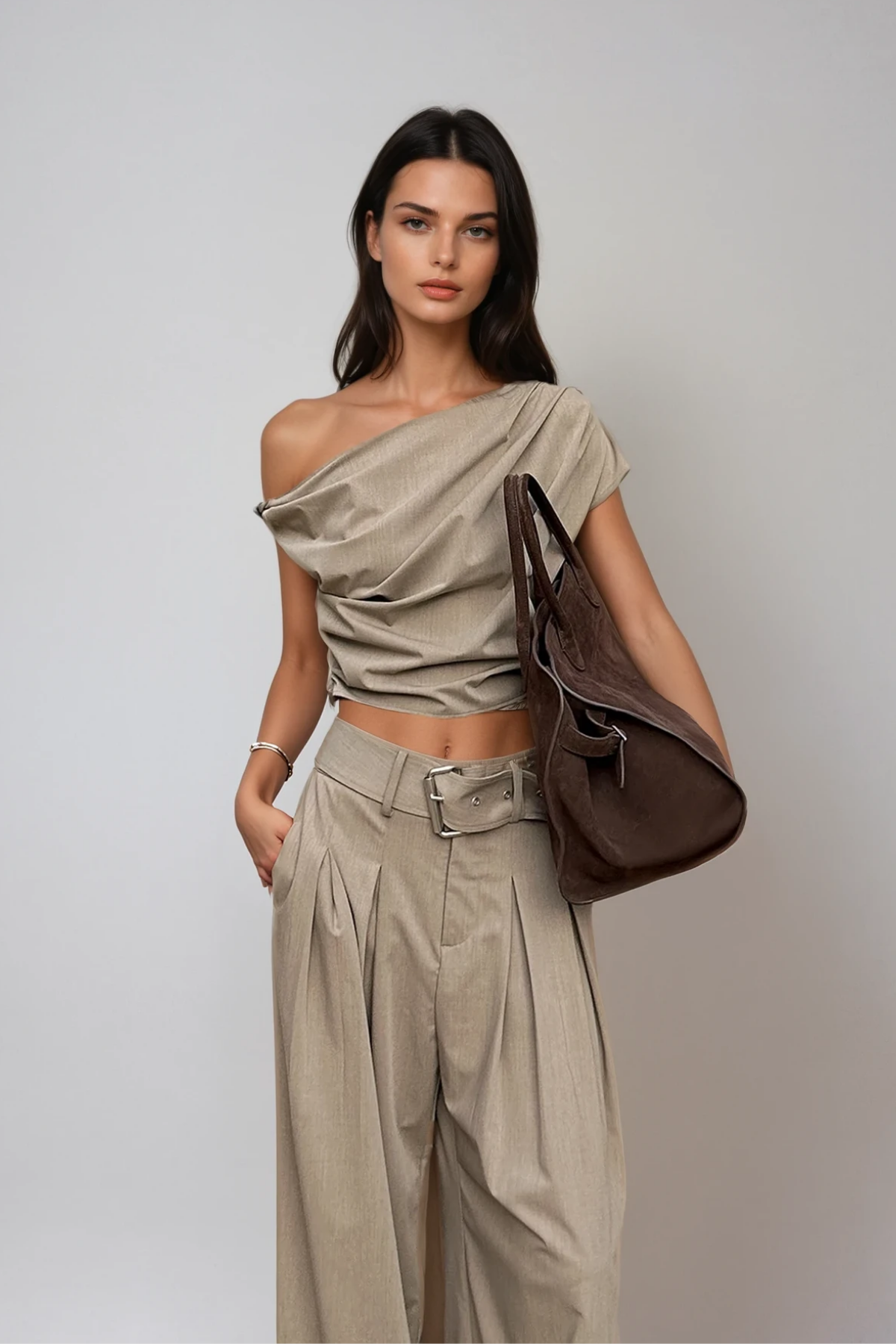 Effortlessly Elegant Pants with a Timeless Design