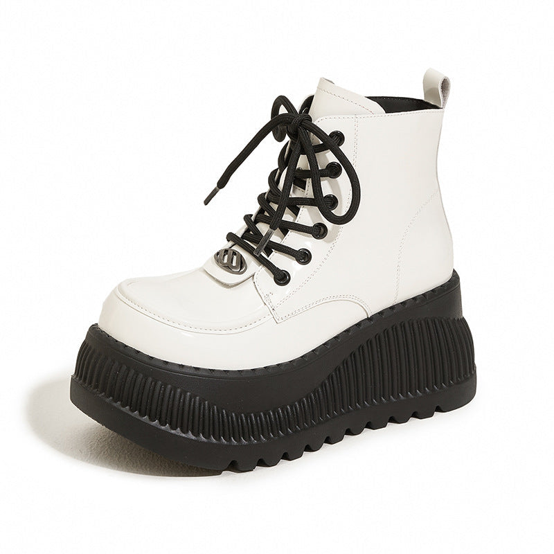 Effortlessly Elegant Boots with a Timeless Design